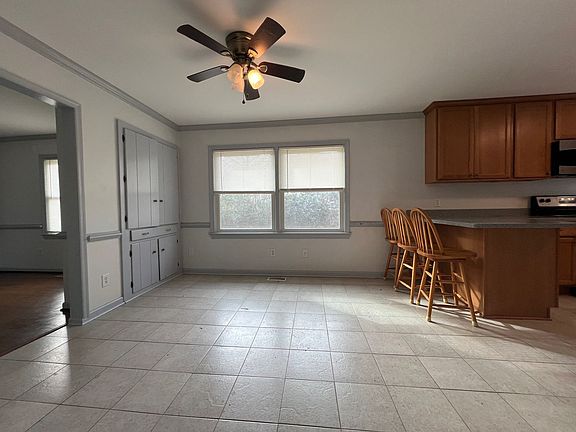 4th image of 515 Kerry Lake Dr
