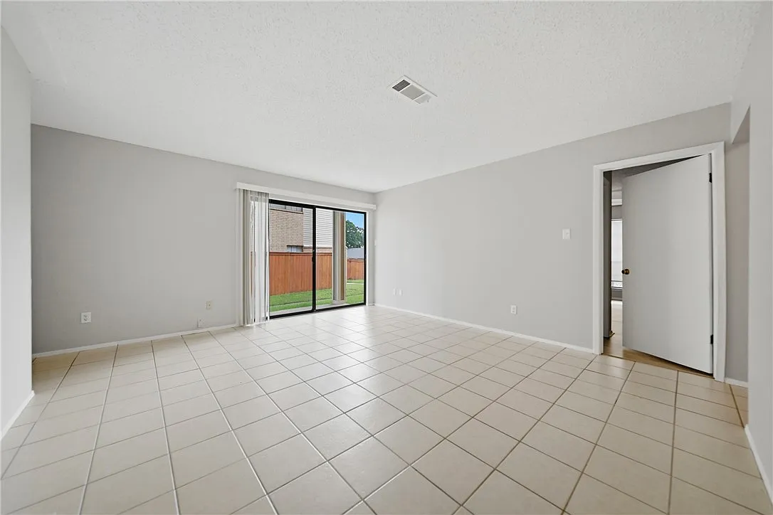 2 bed, 999 sqft, $925 — Photo 4