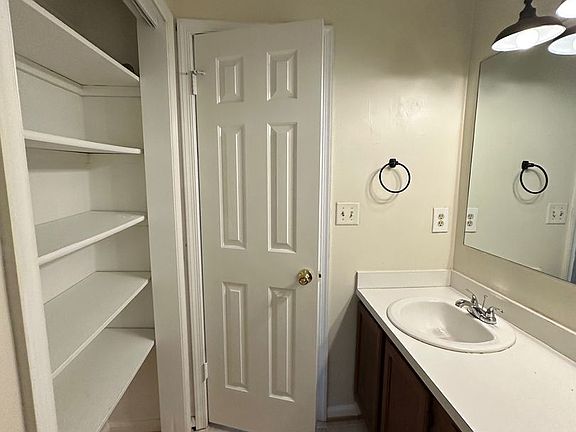 3rd image of 3864 Sherman Oaks Ave