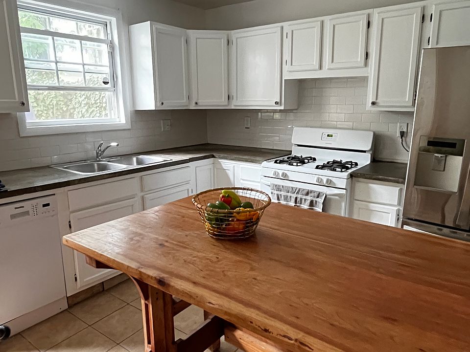 1st image of 402 Morris St