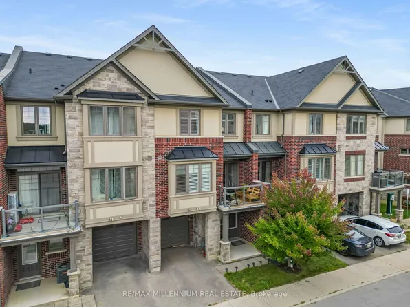 18 Whaley Ln, Hamilton, ON L9G 0G7