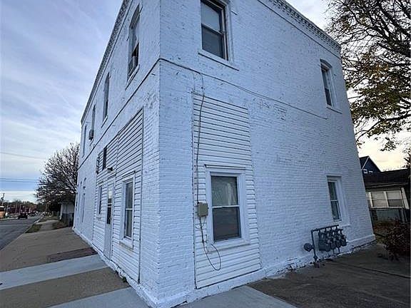 2nd image of 919 N 7th St