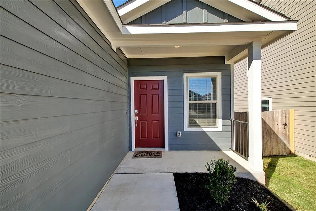 3 bed, 2.0 bath, 1276 sqft, $2,375 — Photo 3