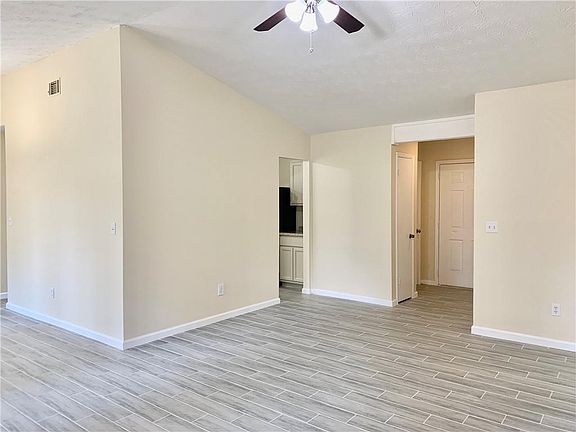 3rd image of 316 Windsor Walk SE