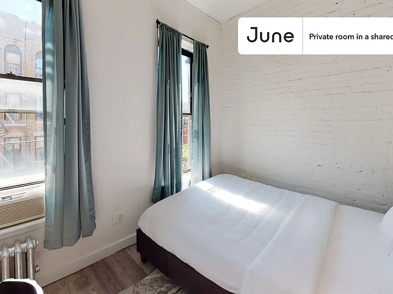 611 E 11th St #B — Photo 1
