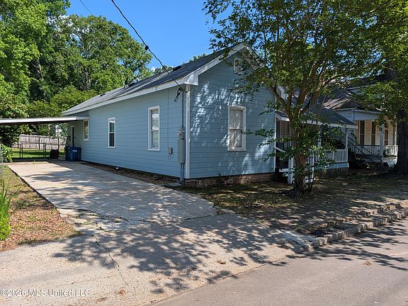 3rd image of 315 Arlington Ave