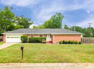 2910 Bel Air Dr, Marshall, TX 75672