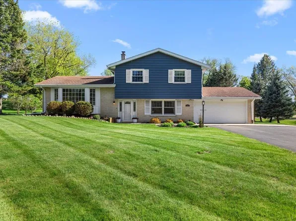 1969 Mayfair Rd, Grafton, WI 53024