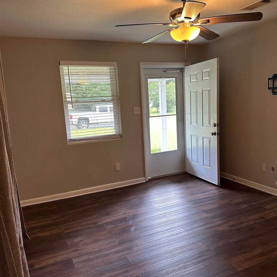 3 bed, 888 sqft, $1,500 — Photo 4