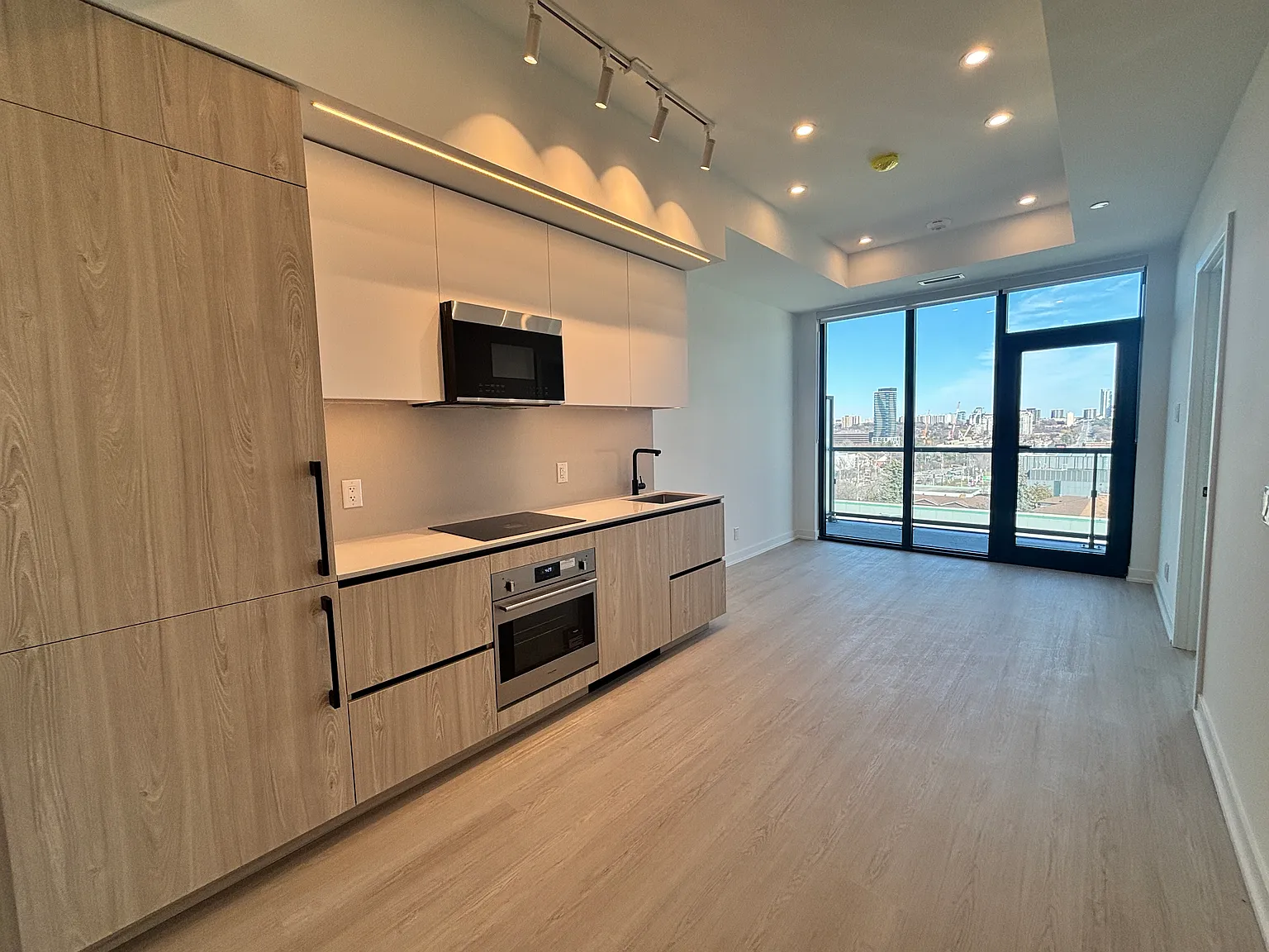 2 bed, 666 sqft, $2,600 — Photo 4
