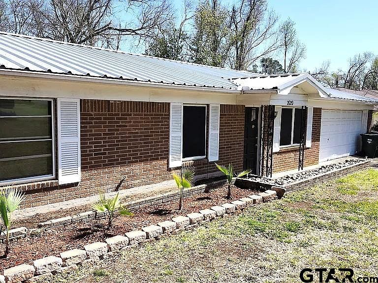 1st image of 2020 Redbud Ave