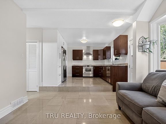 4th image of 2769 Massicotte Ln