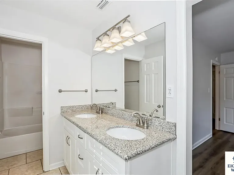 110 Florida Ave — Photo 10