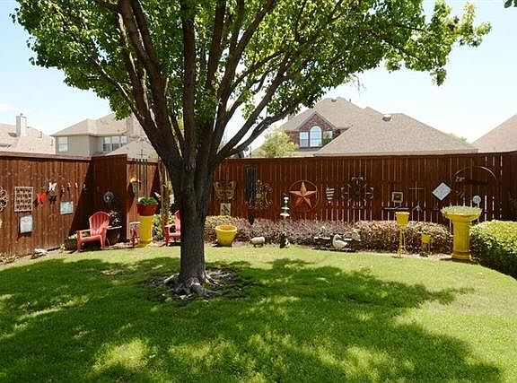 2nd image of 1401 Aubrey Ln