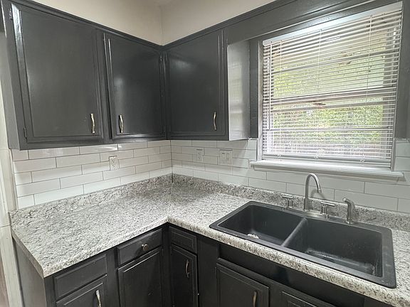 4th image of 5004 Brookdale Dr