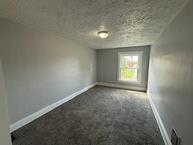 4 bed, $1,100 — Photo 4
