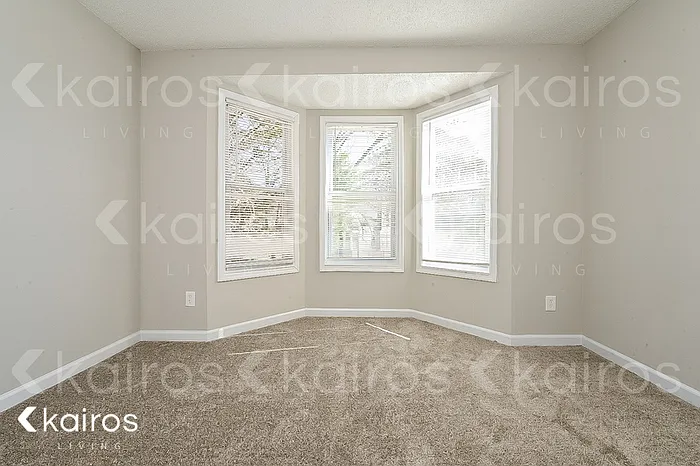 835 Ashley Ln — Photo 11
