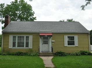 741 27th St NE, Cedar Rapids, IA 52402