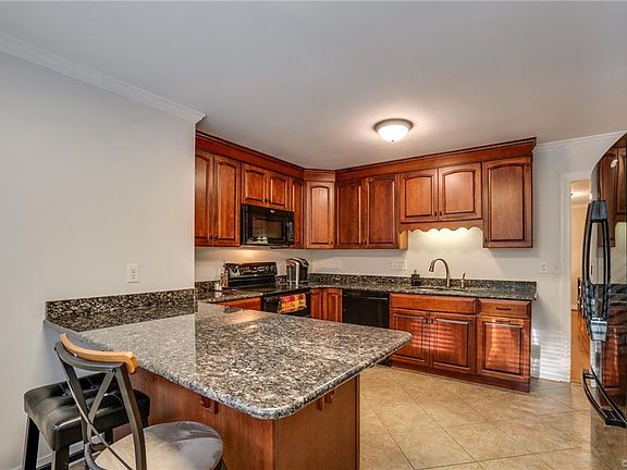 4th image of 3221 Sherwood Bluff Cir