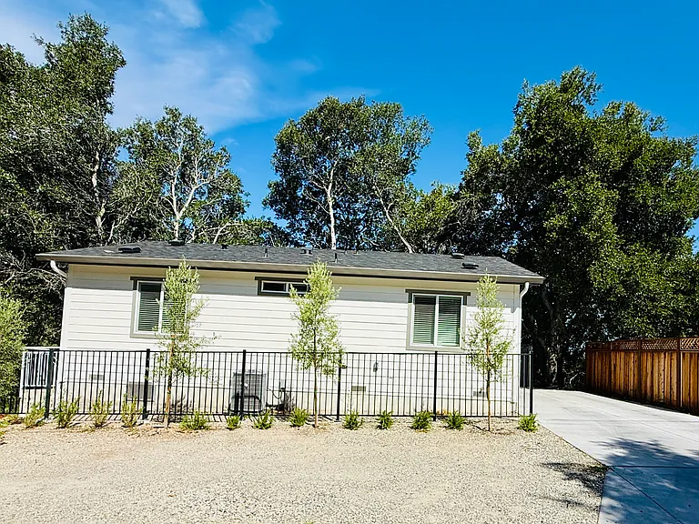 1045 East Ave — Photo 2