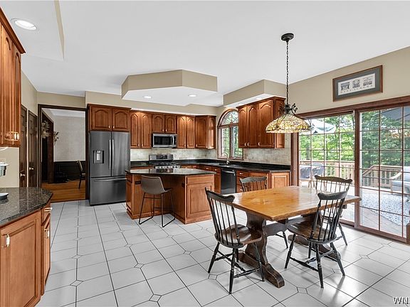 4th image of 914 Underhill Rd