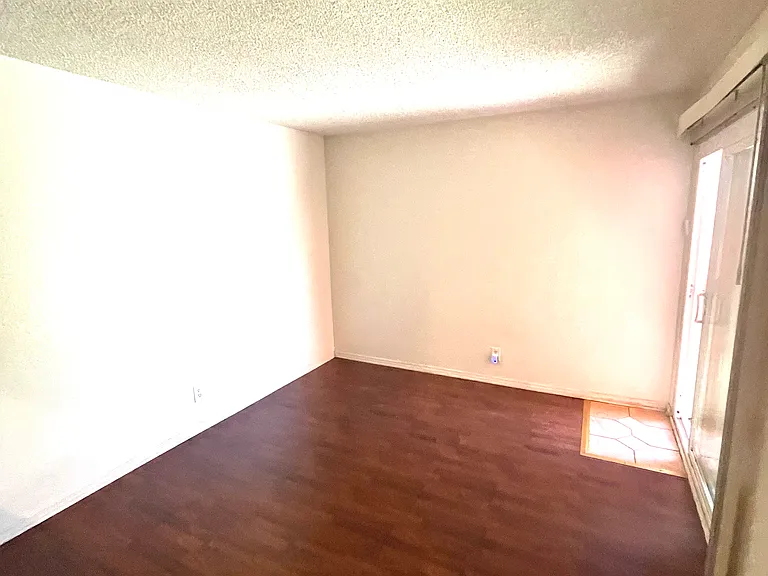 4321 Lennox Blvd #6 — Photo 4