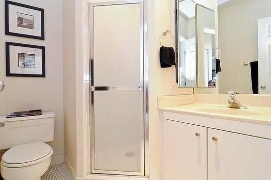 2nd floor Bathroom