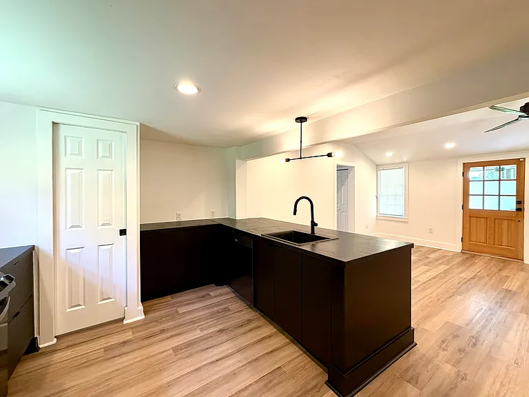 1627 Wainwright Dr SE — Photo 16