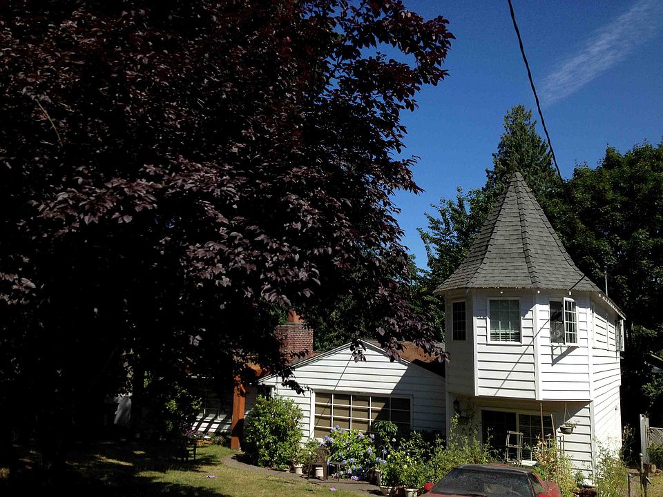 2nd image of 3010 NE 88th St