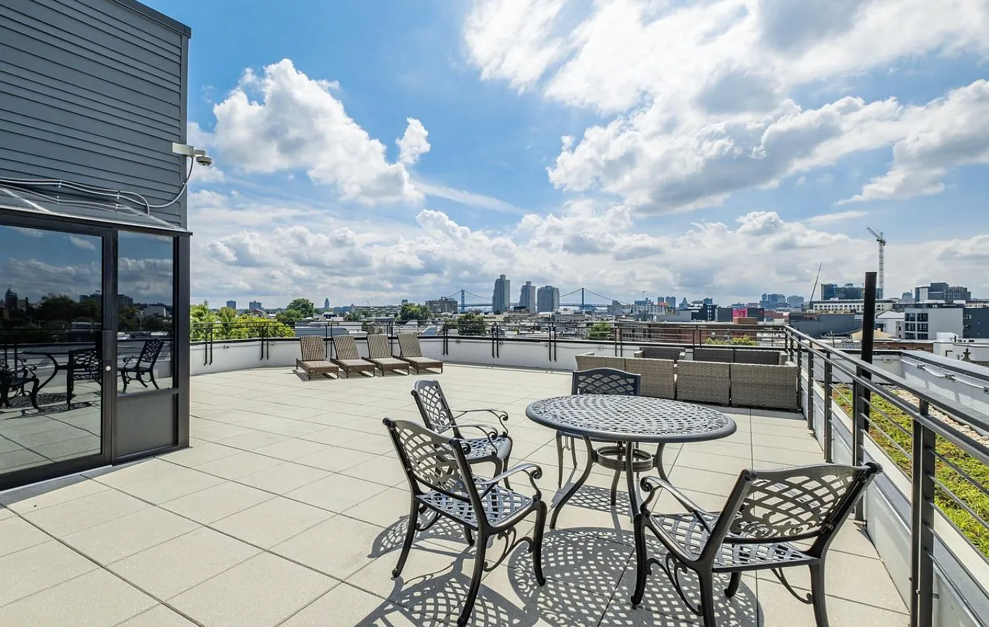 2 bed, 852 sqft, $2,500 — Photo 2