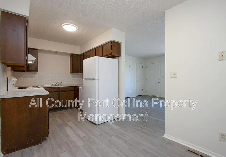 1718 Larch St #2 — Photo 6