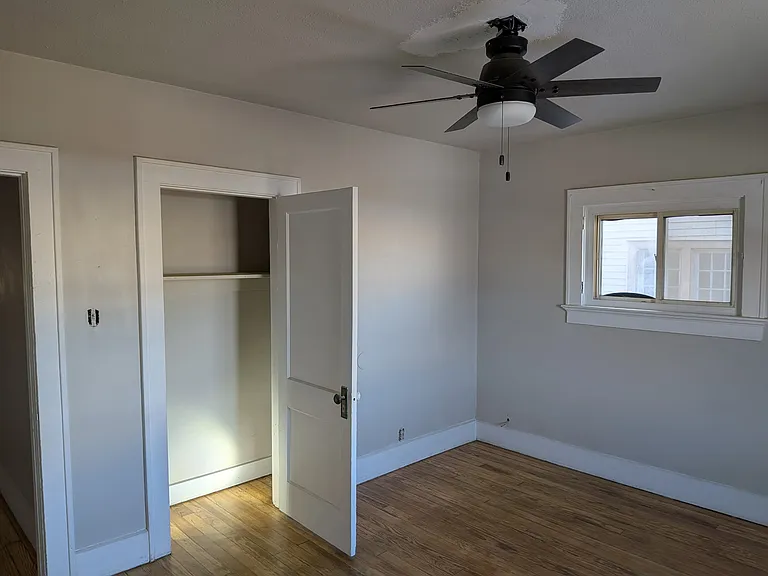 1556 1/2 Shelby St — Photo 3