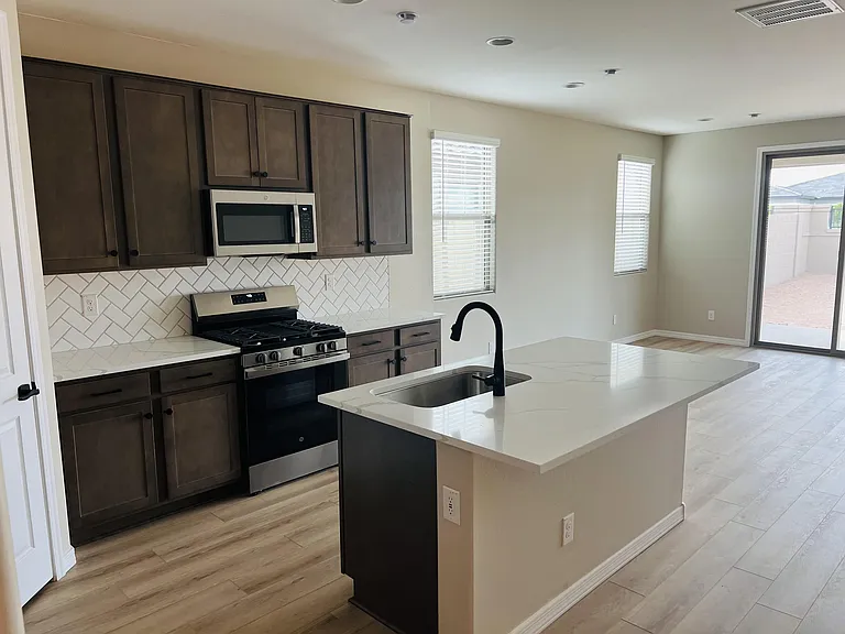 946 W Macaw Dr — Photo 7