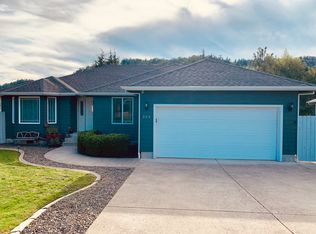 322 Village Dr, Winchester, OR 97495