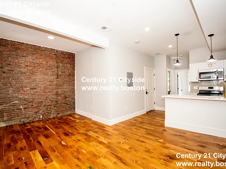 142 Chelsea St #2 — Photo 4
