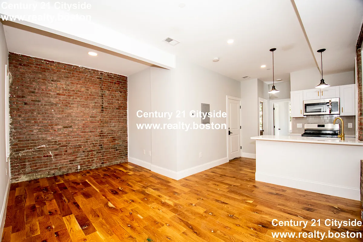 Building Photo - 142 Chelsea St #2