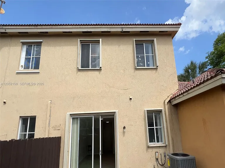 100 SW 15th Ave — Photo 57
