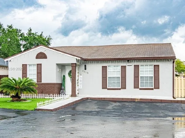 8419 NW 193rd Ln, Hialeah, FL 33015