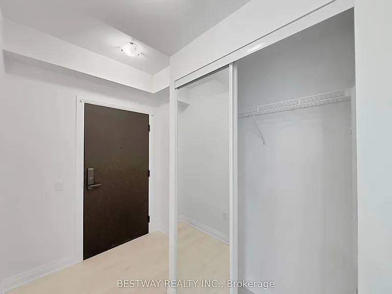 412 Silver Maple Rd #207 — Photo 2