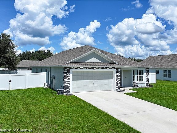 5th image of 1220 Ridge Dr