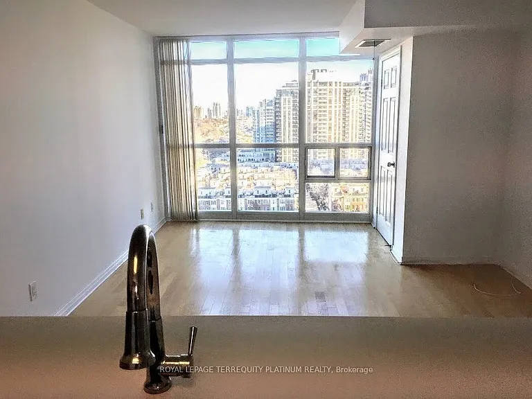 28 Harrison Garden Blvd #1812 — Photo 11