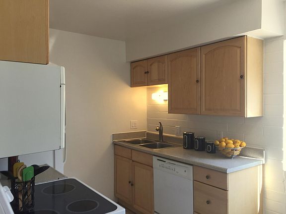 2nd image of 3232 N Tucson Blvd #105