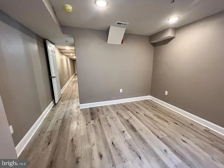 1429 W Diamond St #1R — Photo 14