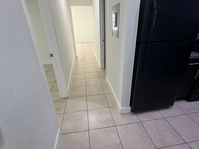 825 SW 5th St #3 — Photo 11