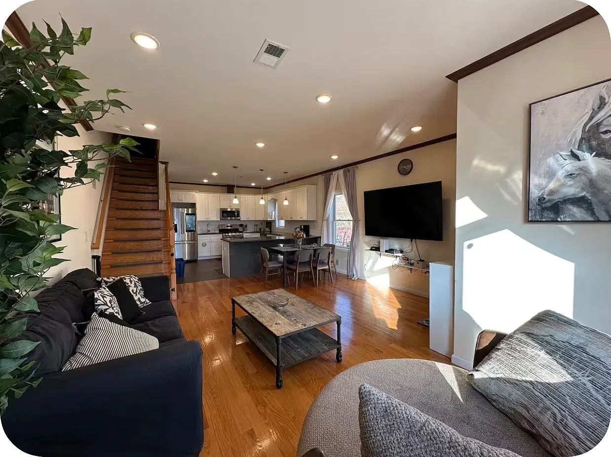 5 bed, 2200 sqft, $4,790 — Photo 1
