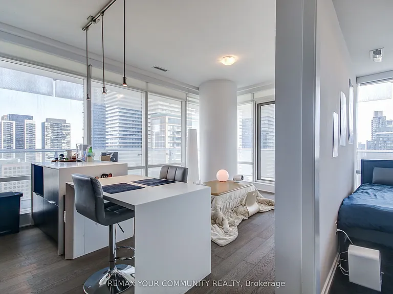 1 Bloor St E #2504 — Photo 4