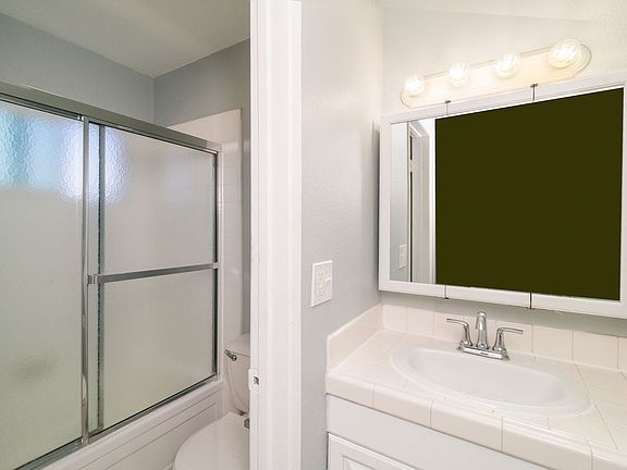 5th image of 15209 Prairie Ave APT 27