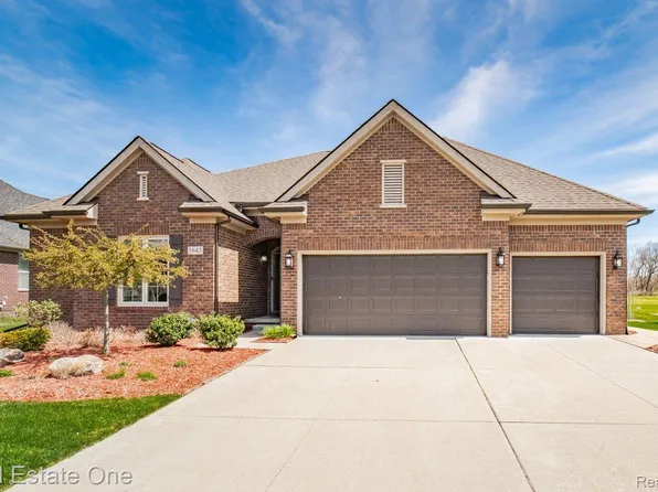 1643 Royal Birkdale Dr, Oxford, MI 48371