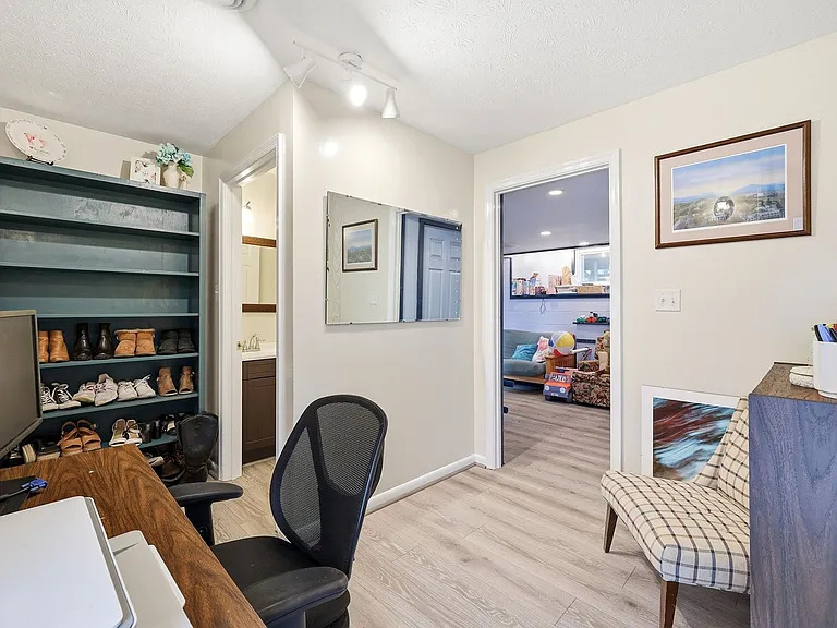 209 Greenwood Rd — Photo 16