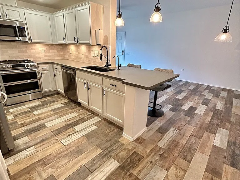 6868 Sky Pointe Dr #1047 — Photo 9